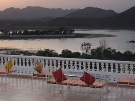 Hotel Hilltop Palace Udaipur
